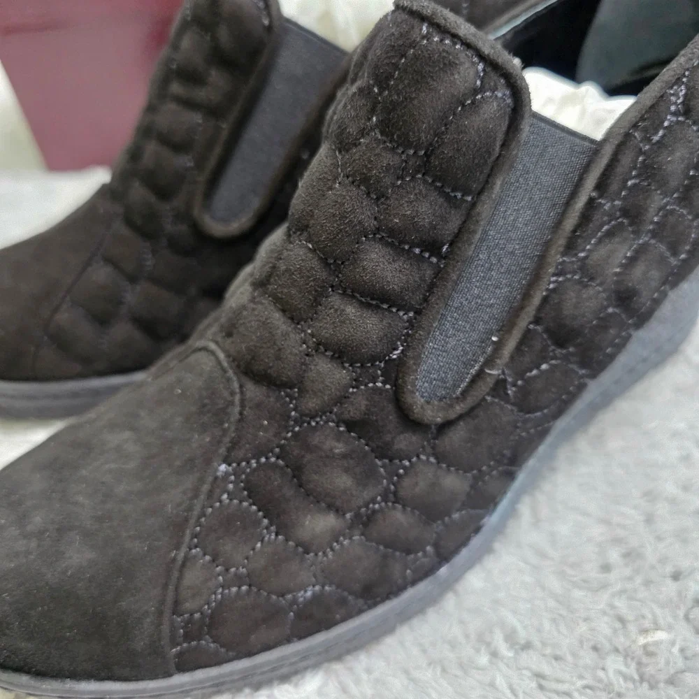 NEW Amalfi Rangoni Black Italian Suede‎ Leather Quilted Wedge Slip On Shoes 7.5N
